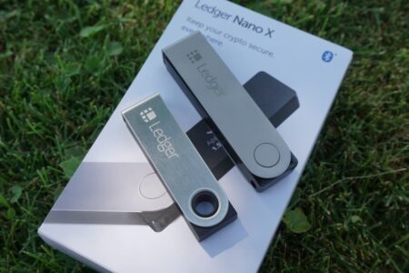 بررسی Ledger Nano X + همه نکاتی که لازم است بدانید